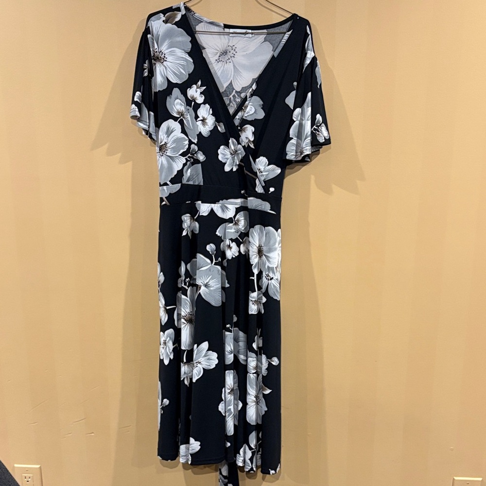Chic Black and White Floral Midi Dress
